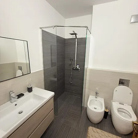 The Downtown Escape In The Heart Of Apartmán Tirana